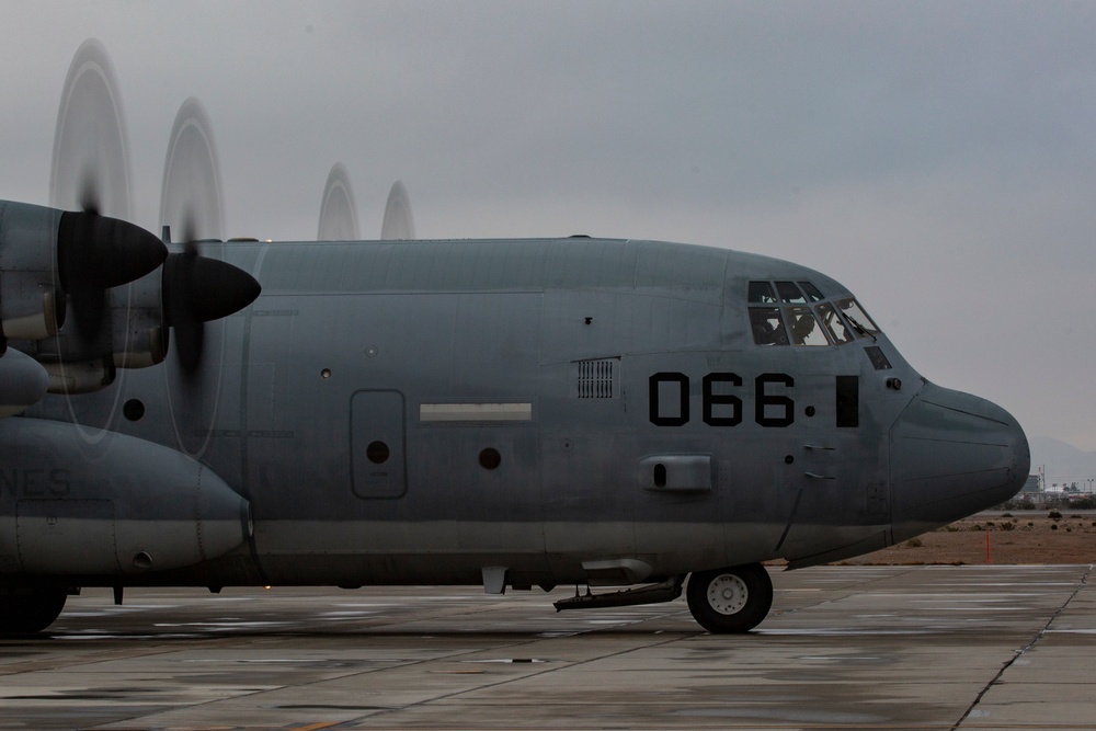 Night Stalkers and Sumos; VMGR-152 conducts Aerial Refueling with 160th SOAR
