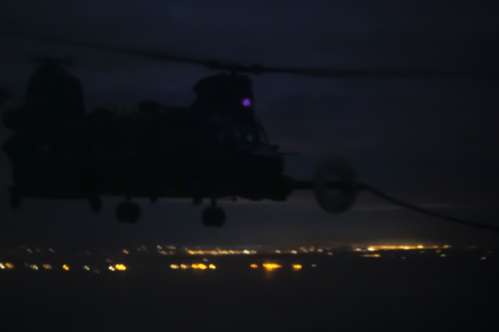 Night Stalkers and Sumos; VMGR-152 conducts Aerial Refueling with 160th SOAR