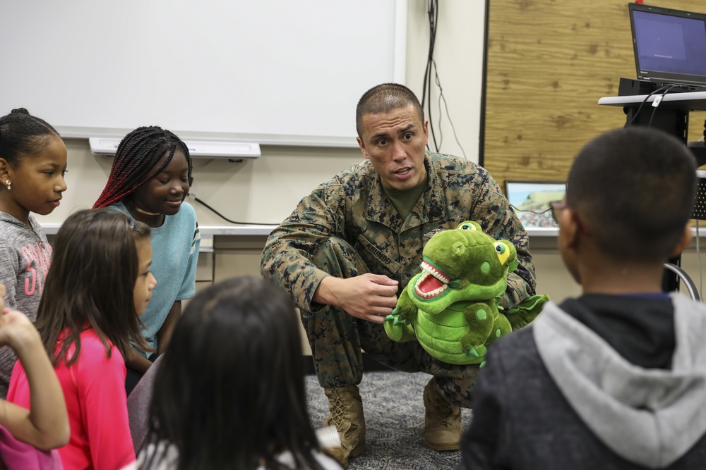 Don't forget to floss | Sailors with 3rd Dental Battalion visit Kinser Elementary School