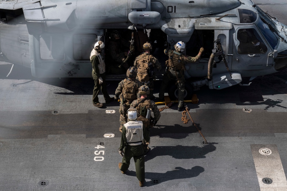 USS Wasp conducts VBSS drill