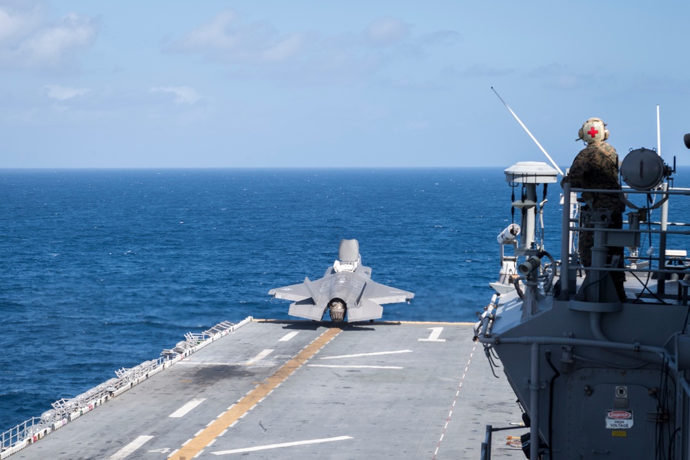 USS Wasp conducts VBSS drill