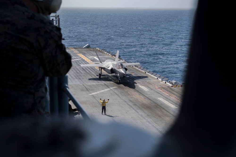 USS Wasp conducts VBSS drill