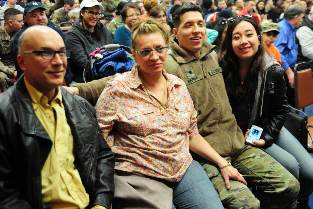 New Jersey Guardsmen Say Farewell To Family Members