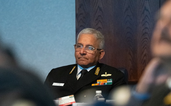 Indian delegation visits AFRL