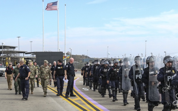LTG Buchanan Meets with CBP in Eagle Pass