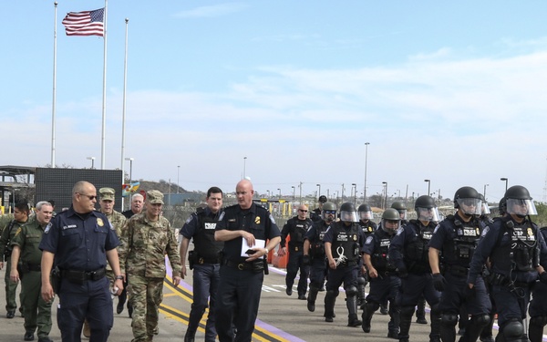 LTG Buchanan Meets with CBP in Eagle Pass