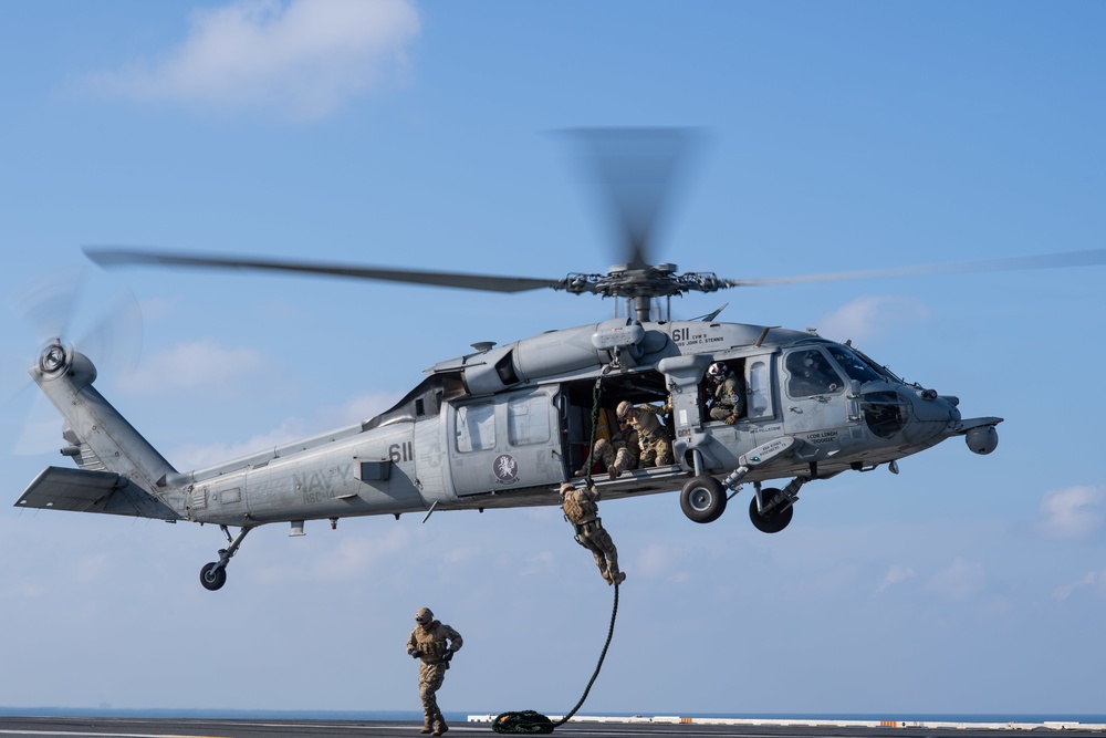 U.S. Sailors conduct fast rope exercise