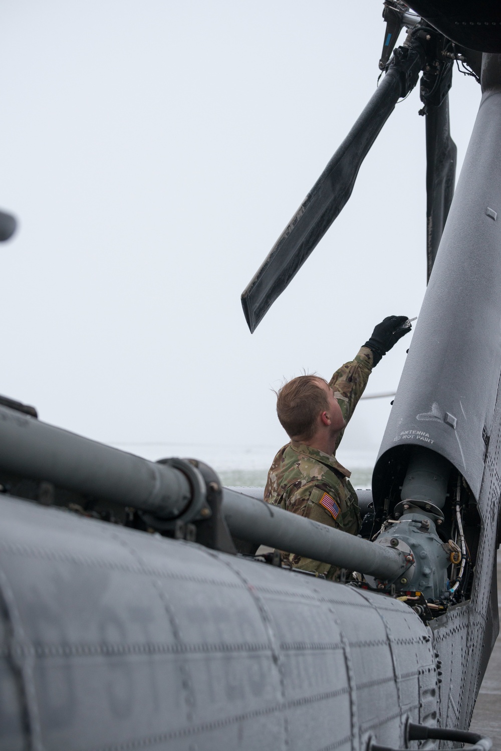 40-hour maintenance on 1CAB 1ID UH-60 Black Hawk in cold weather