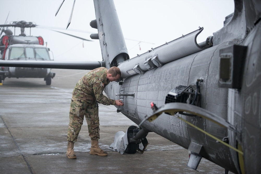 40-hour maintenance on 1CAB 1ID UH-60 Black Hawk in cold weather