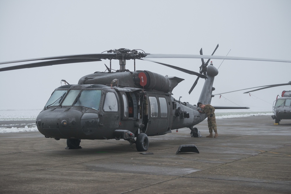 40-hour maintenance on 1CAB 1ID UH-60 Black Hawk in cold weather