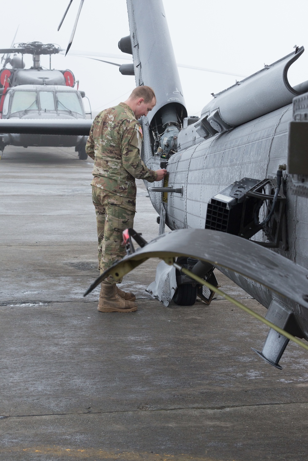 40-hour maintenance on 1CAB 1ID UH-60 Black Hawk in cold weather