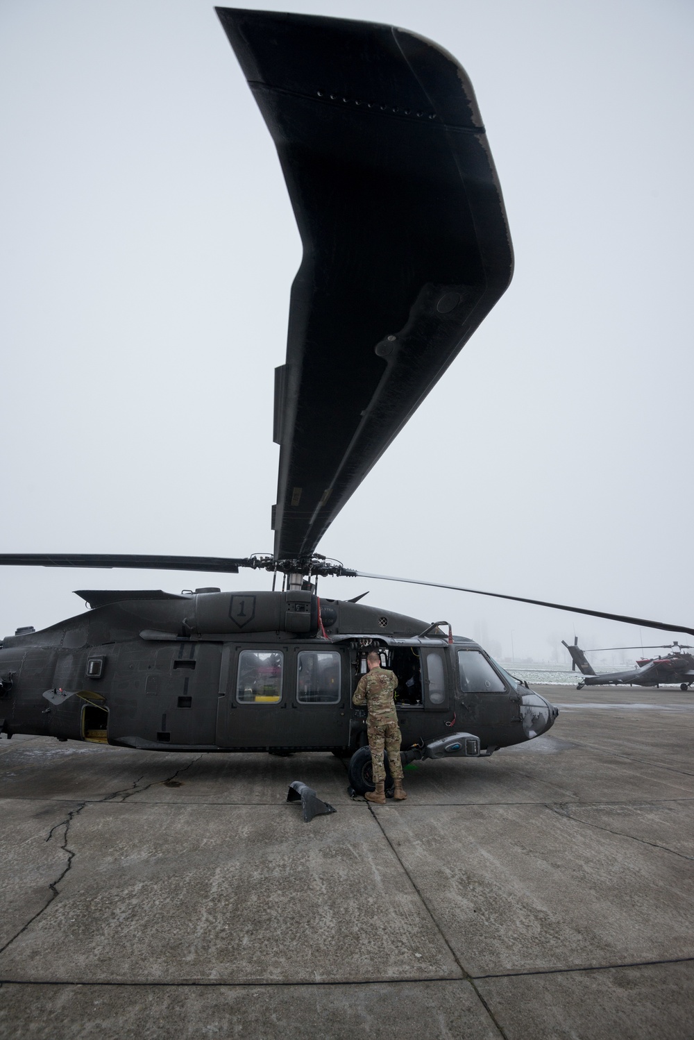 40-hour maintenance on 1CAB 1ID UH-60 Black Hawk in cold weather