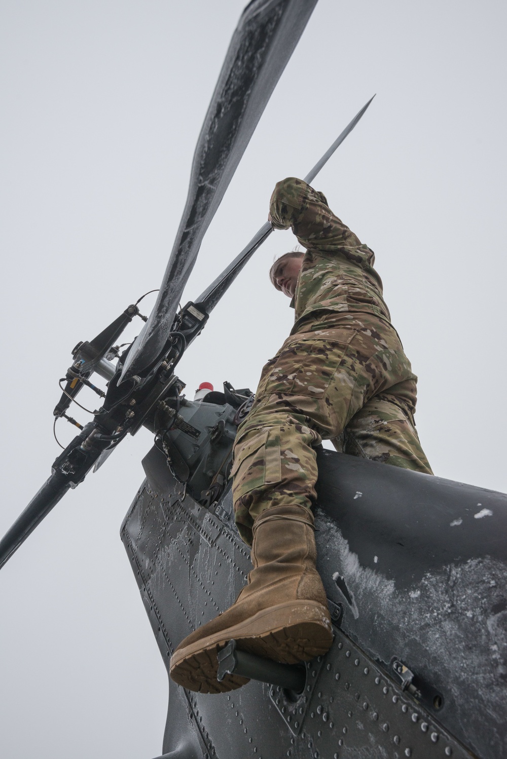 40-hour maintenance on 1CAB 1ID UH-60 Black Hawk in cold weather