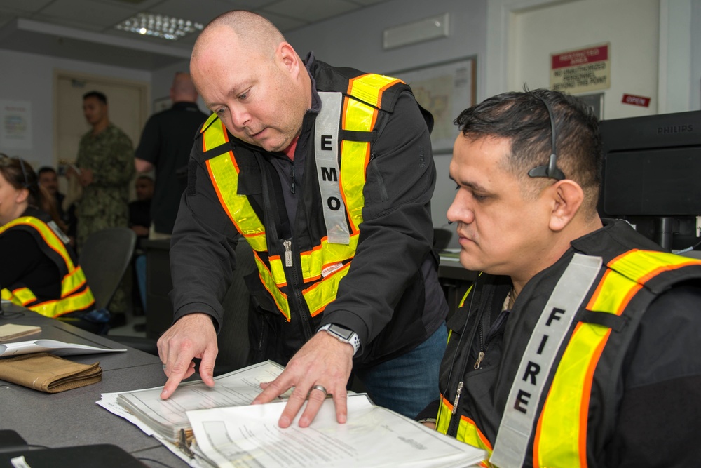 NSA Naples Conducts Oil Spill Drill