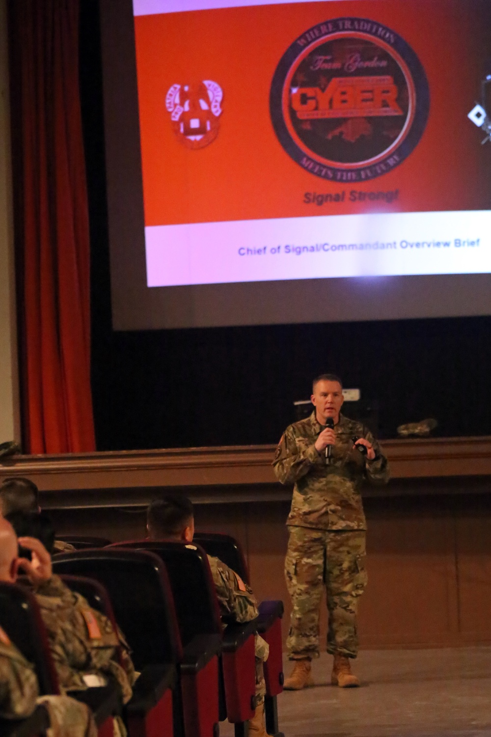 Chief of Signal speaks to Army Europe signaleers in Wiesbaden