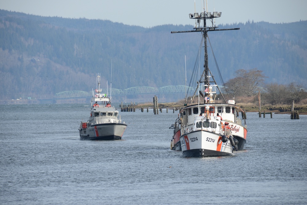 Crew of 52-foot MLB Triumph completes 9-hour tow