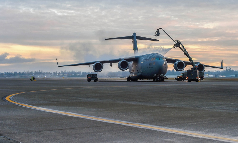 Airmen battle ice, snow to ensure readiness