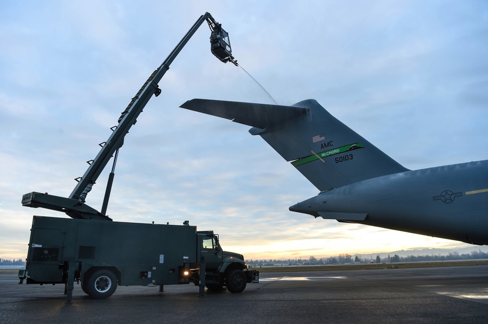 Airmen battle ice, snow to ensure readiness
