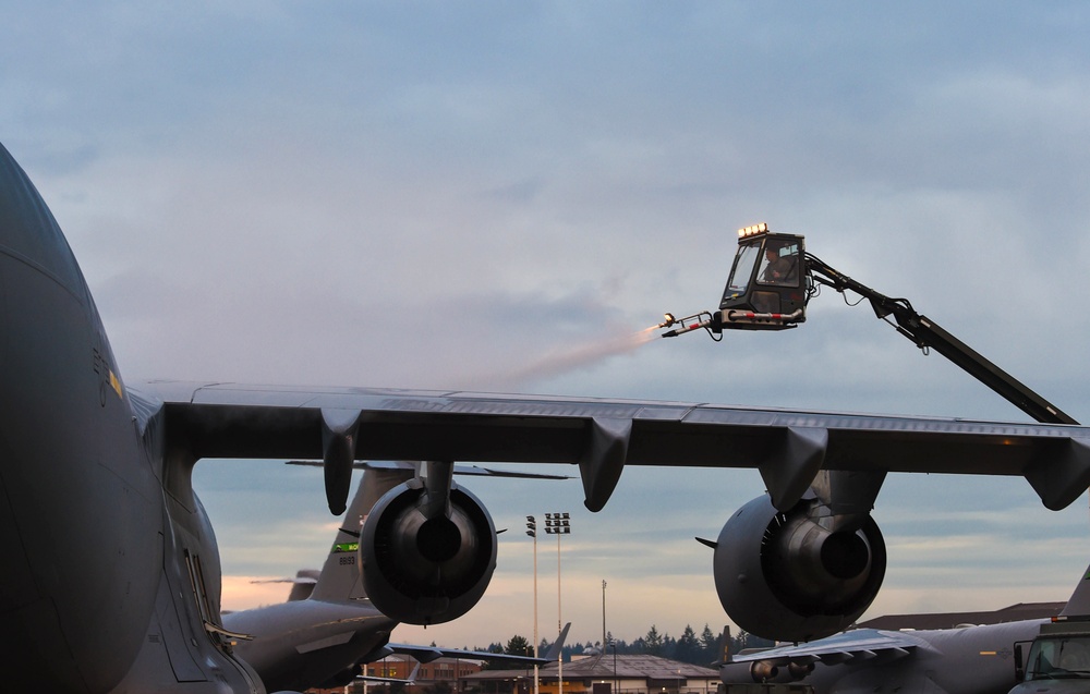 Airmen battle ice, snow to ensure readiness