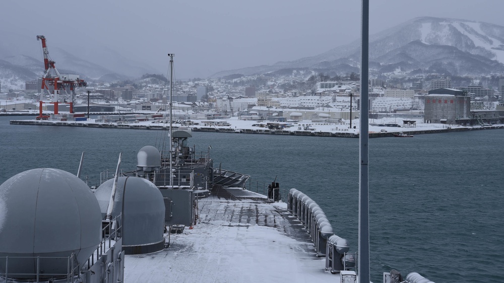 DVIDS - Images - USS Blue Ridge pulls into Otaru, Japan [Image 1 of 2]