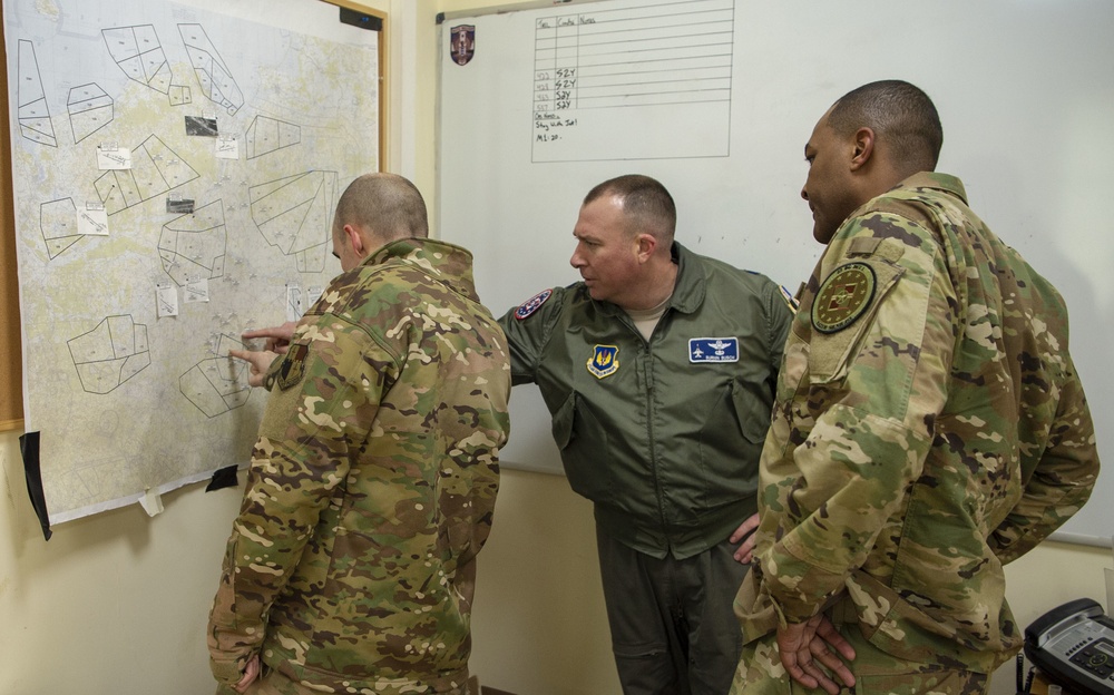 52nd Fighter Wing command team visit Det. 1, 2