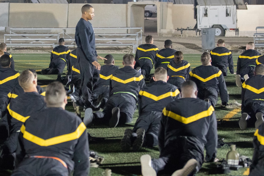 Soldiers Participate in Rifle PRT at Air Assault School