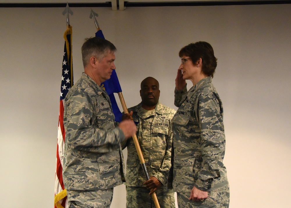 Col. Steiner assumes command of 911th Aeromedical Staging Squadron