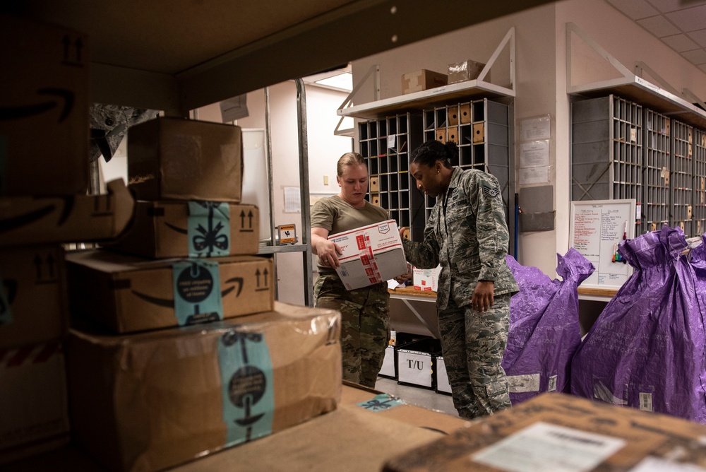 Volunteers assist post office during holiday hustle
