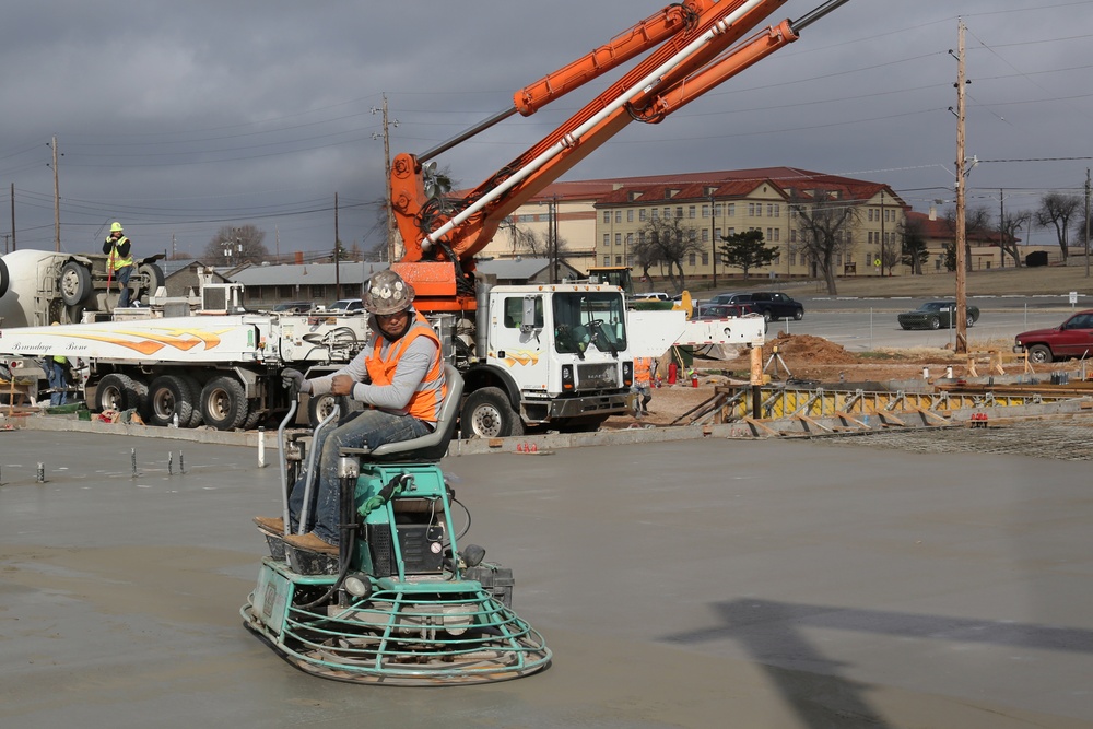 'Ride-on' trowel machine