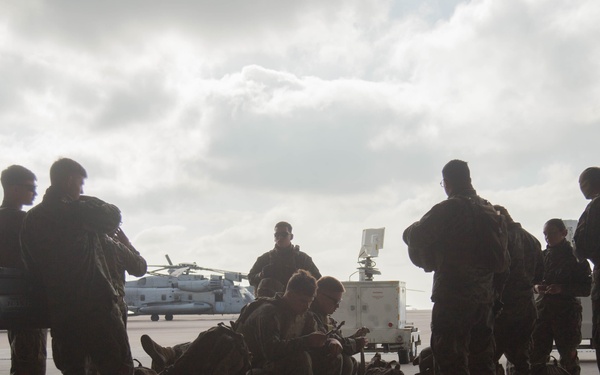 Marine Heavy Helicopter Squadron 465 conducts HST with 1st TSB