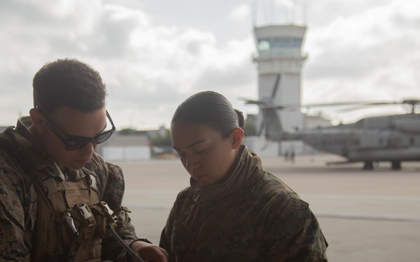 Marine Heavy Helicopter Squadron 465 conducts HST with 1st TSB