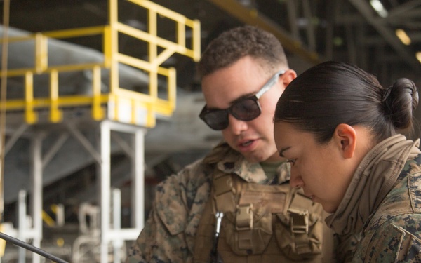 Marine Heavy Helicopter Squadron 465 conducts HST with 1st TSB