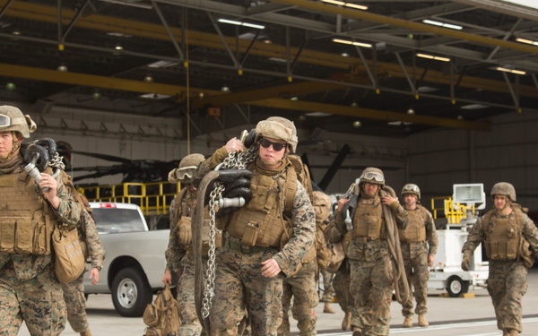 Marine Heavy Helicopter Squadron 465 conducts HST with 1st TSB