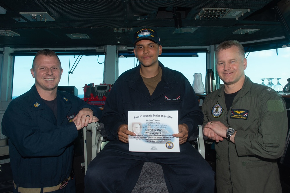 U.S Sailor receives Sailor of the day award