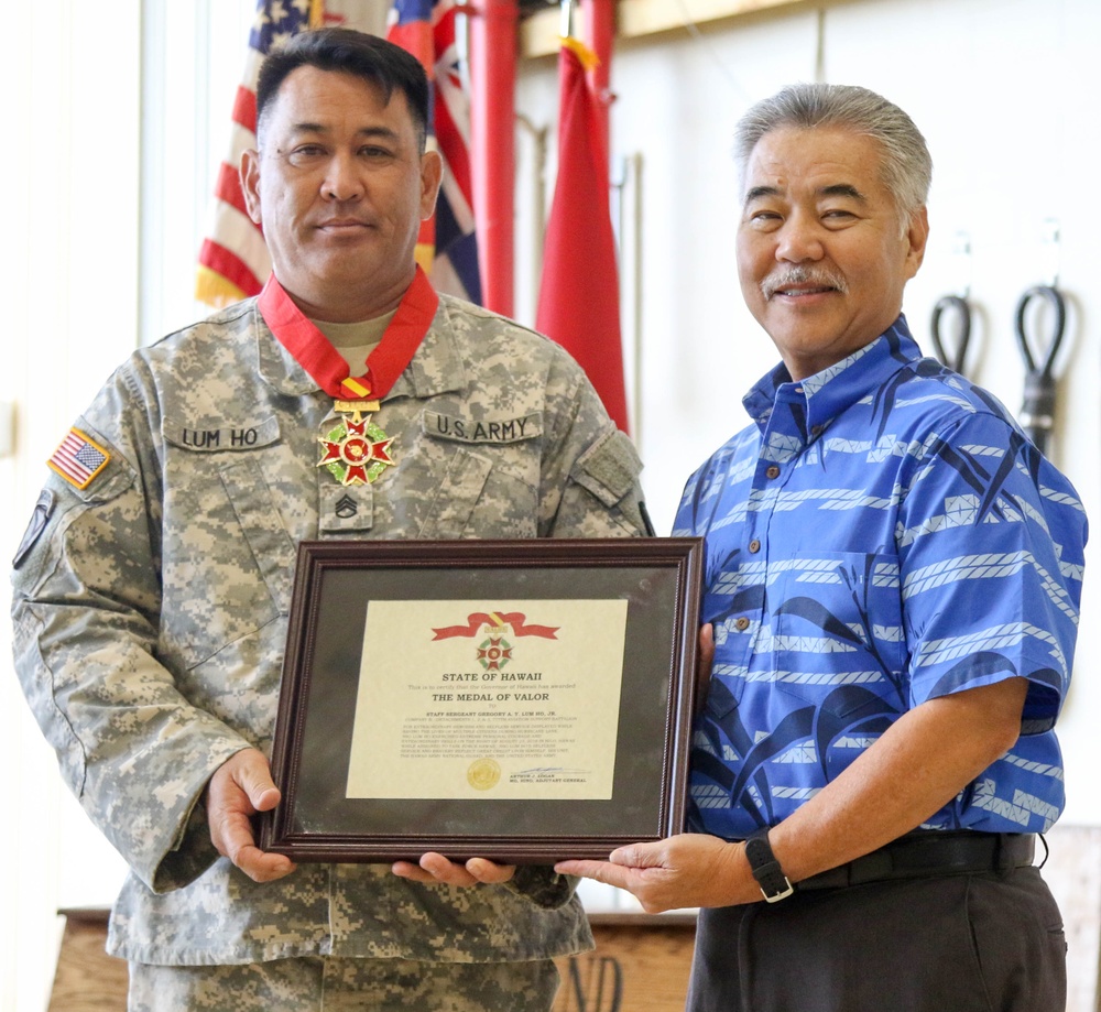Hawaii National Guard Soldier Presented With State Medal of Valor