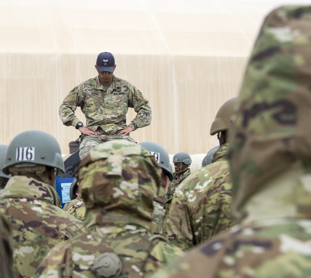 U.S. Service Members Participate in Sling Load Classes