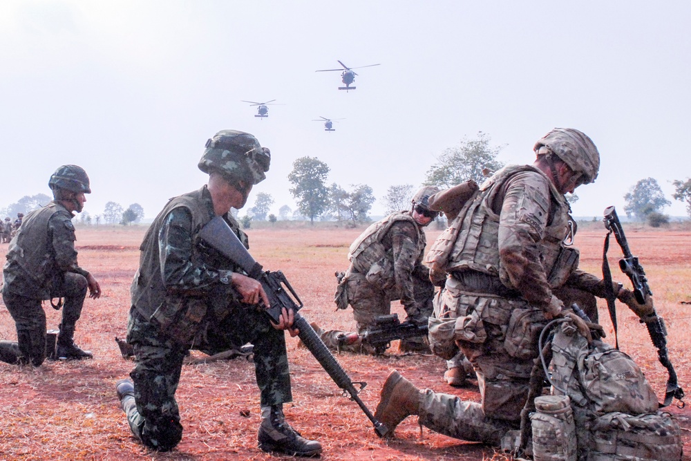 U.S., Thai soldiers conduct combined air assault