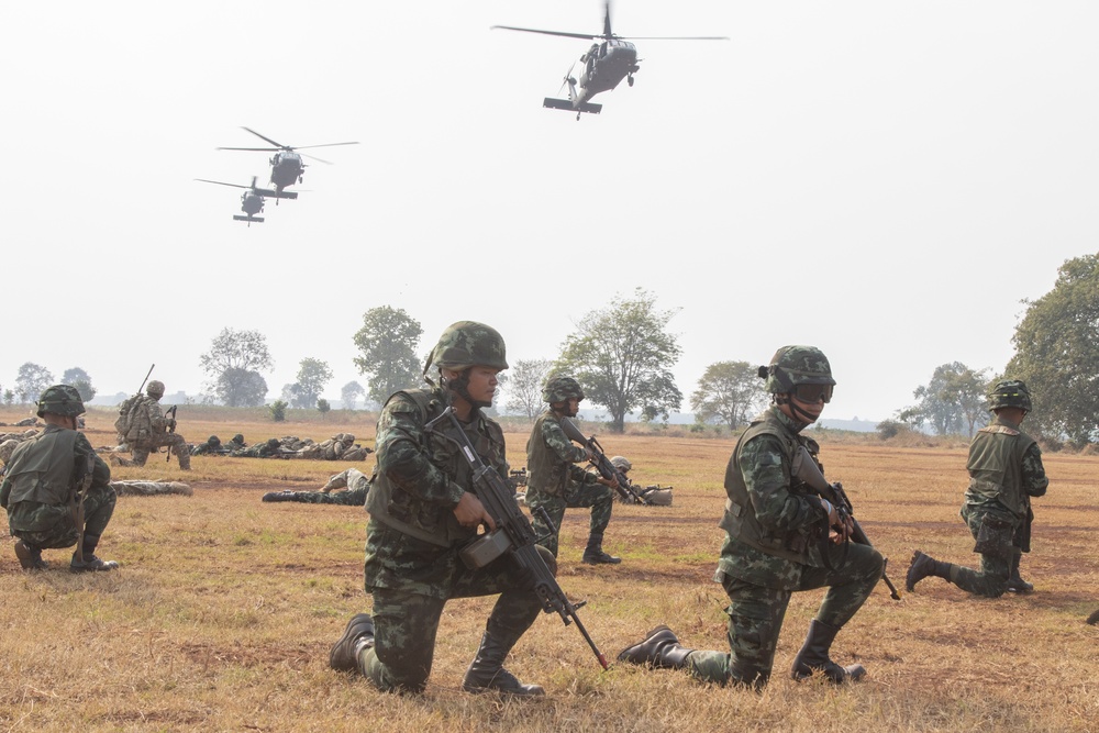 U.S., Thai soldiers conduct combined air assault