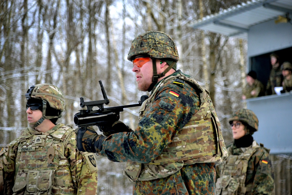 554th Military Police Company Conduct Weapons Qualification