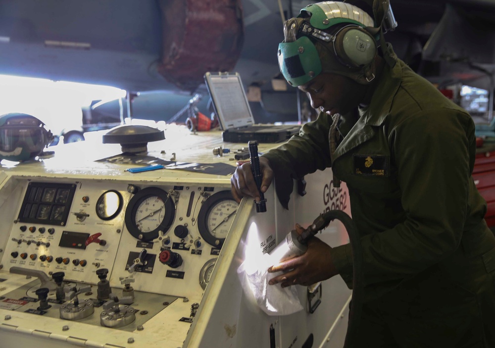 Dirty Jobs: AV-8B Harrier Maintenance