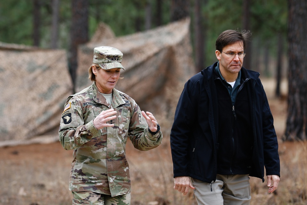 Fort Bragg, Forces Command leaders host Army Secretary