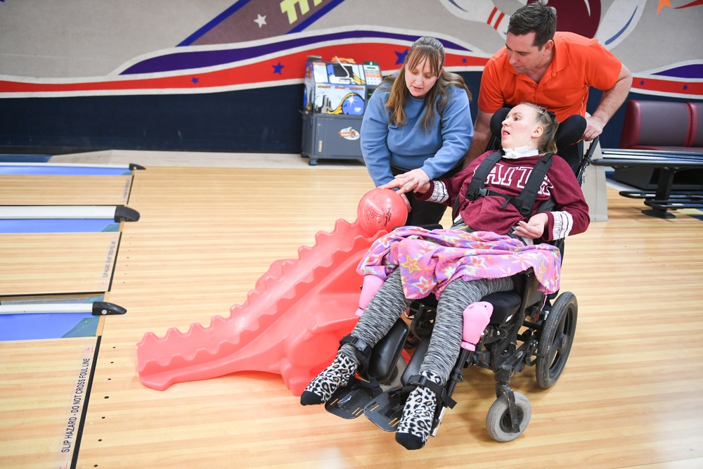 Hill AFB EFMP-FS holds bowling event for families
