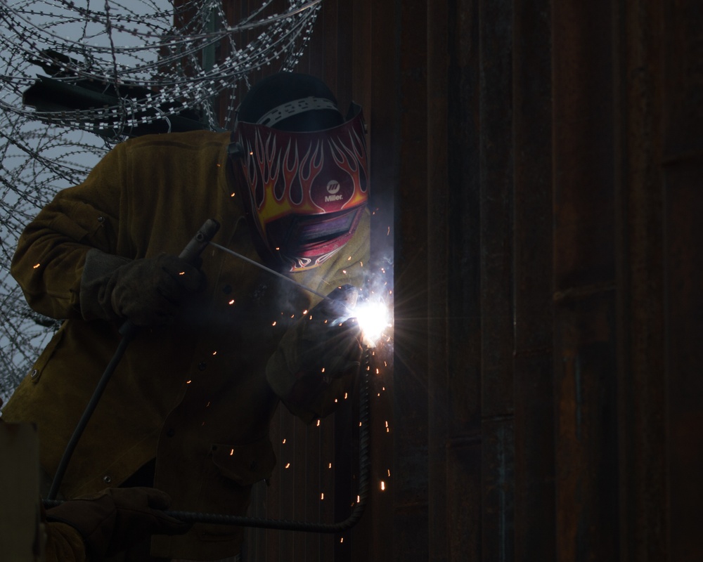 Wire emplacement continues at Naco