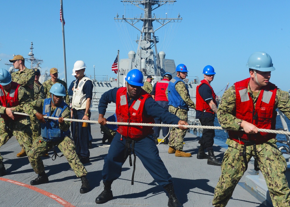 Line Handlers Raise SAR Swimmer to the Deck