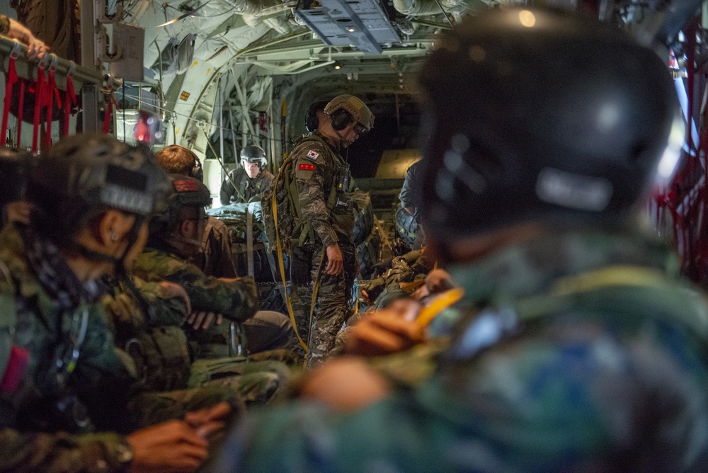 Cobra Gold 19: U.S., Republic of Korea, Royal Thai reconnaissance Marines conduct joint para-ops