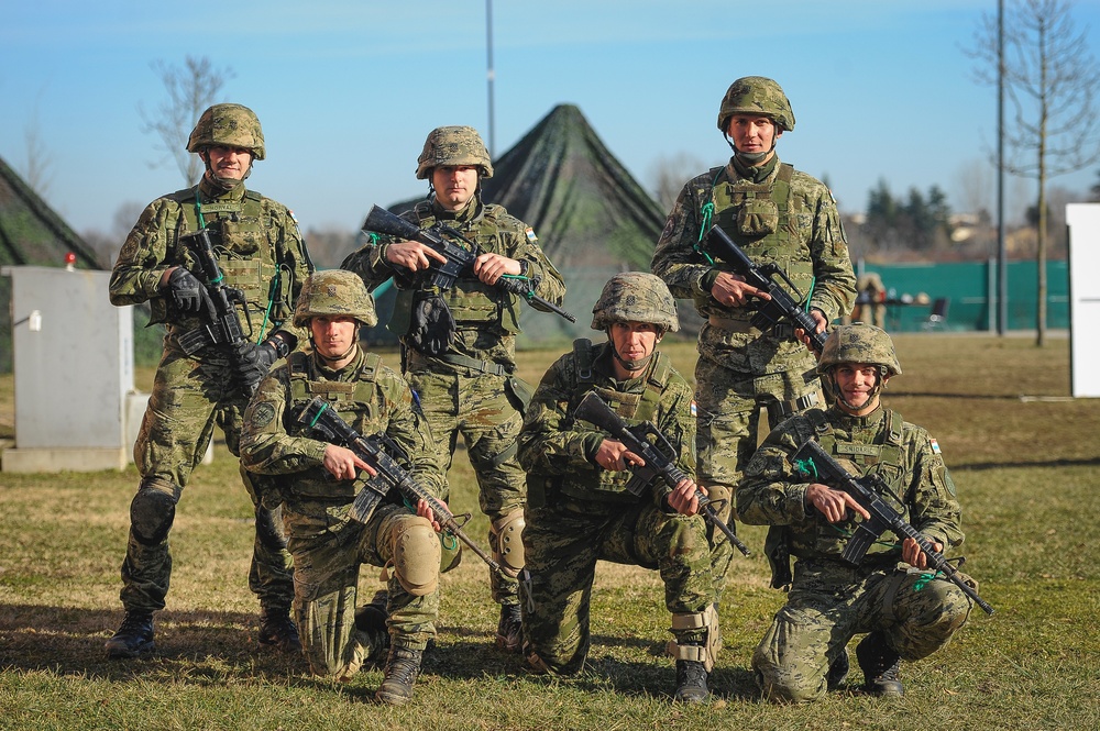 Croatian Soldiers train for badge