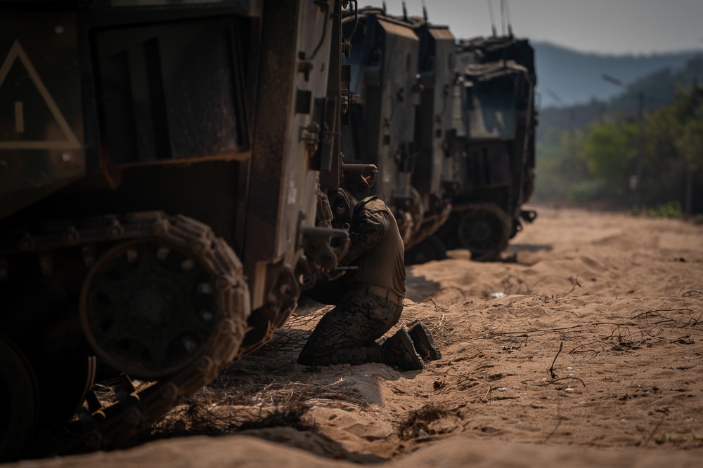Cobra Gold 19: 31st MEU Marines splash AAVs, return to USS Green Bay from coast of Thailand