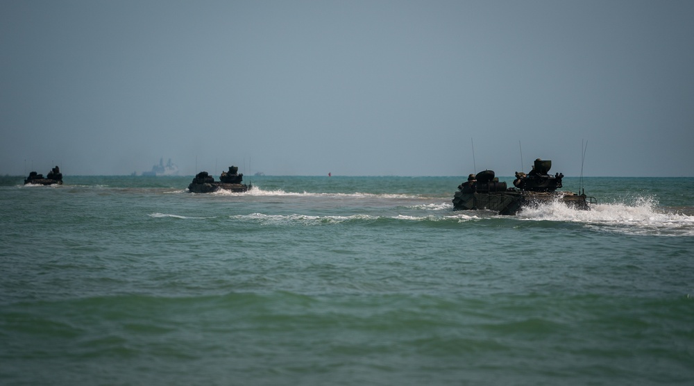 Cobra Gold 19: 31st MEU Marines splash AAVs, return to USS Green Bay from coast of Thailand