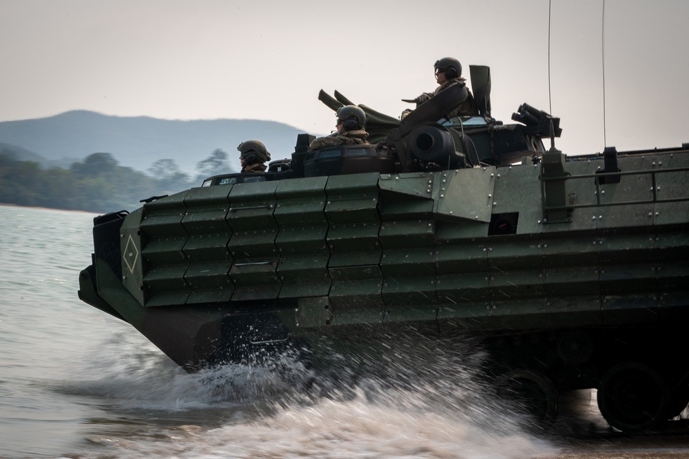 Cobra Gold 19: 31st MEU Marines splash AAVs, return to USS Green Bay from coast of Thailand