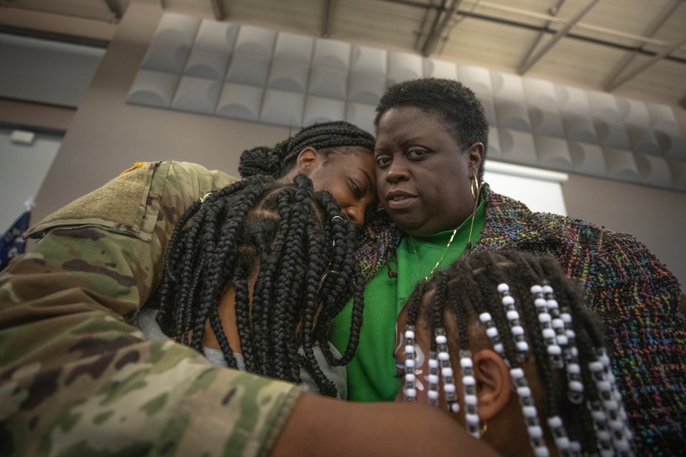 1-114th Infantry Regiment Soldiers seen off by families